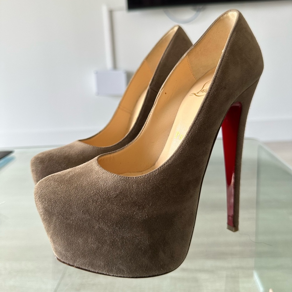 Christian Louboutin platform heels is amazing conditions.